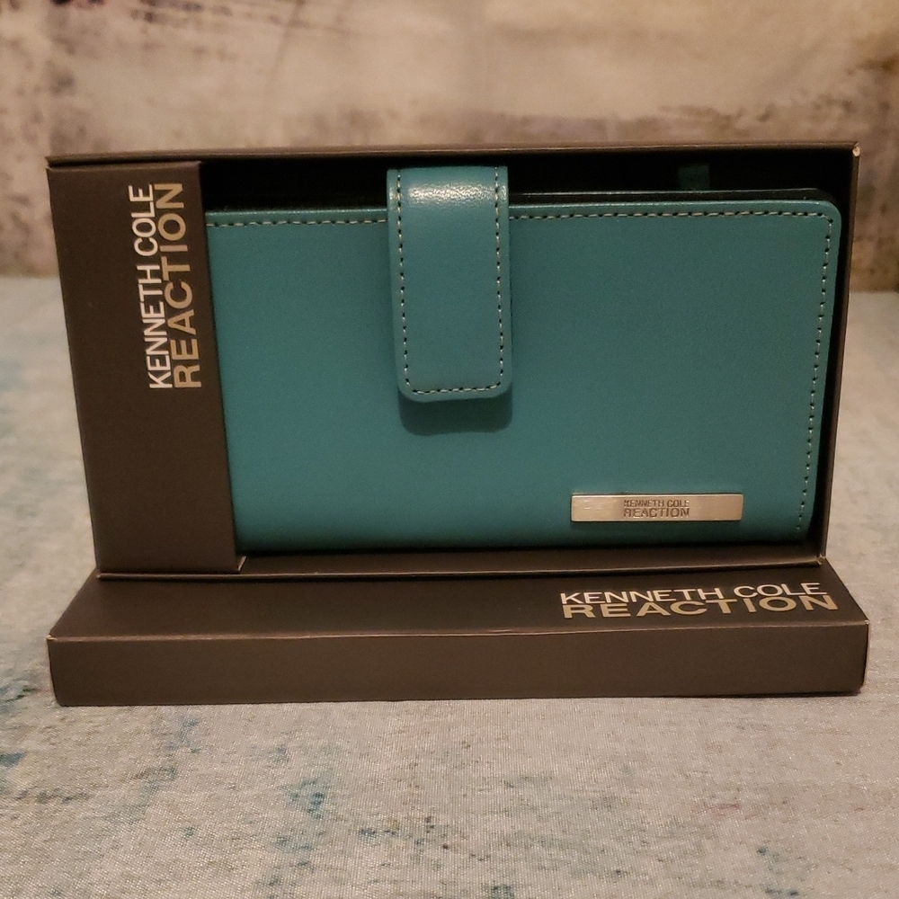 Kenneth Cole Reaction Teal Clutch Wallet